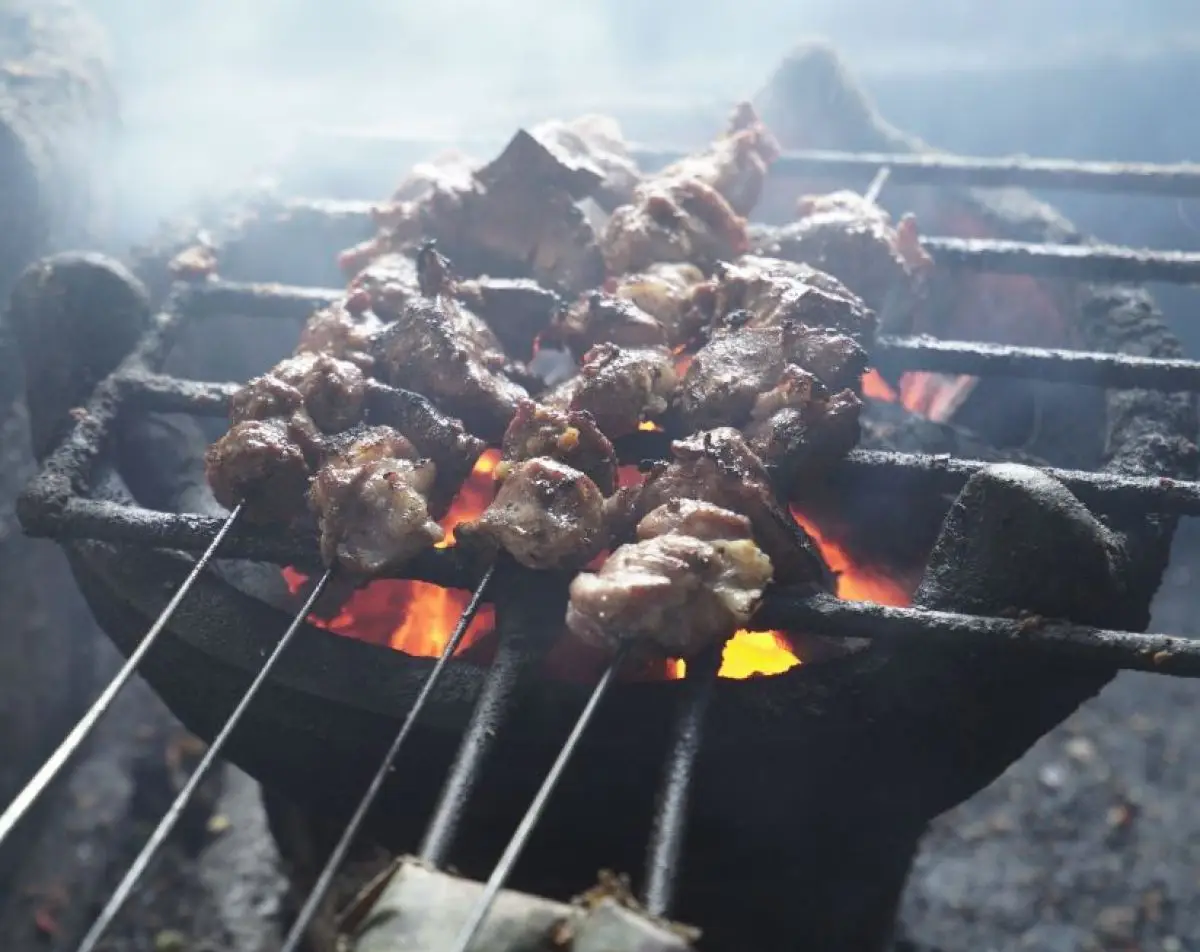 Mantap, sate kambing sor talok cukup dua tusuk kenyang seharian