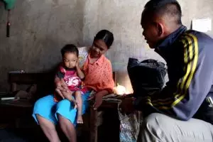 Anggota Satpol PP berhati mulia, bantu anak yatim dan lansia