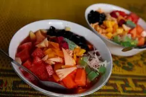  Es buah Bunuh Diri Solo, porsi jumbo bikin klenger