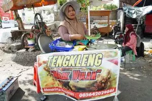 Tengkleng Rp 10 ribu dan cerita di balik kemurahan senyum si penjual