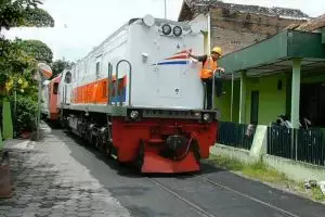 Wisata kereta 'nyasar' di Kampung Pengok