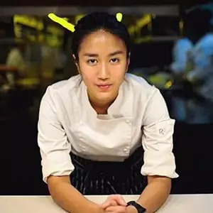 Makin tenar jadi chef, ini perjalanan karier Renatta Moeloek