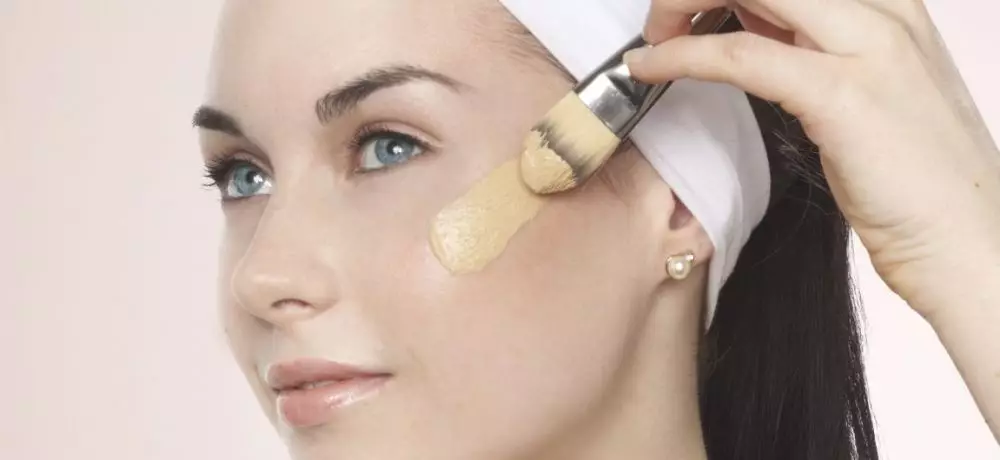 Cara makeup untuk kulit berjerawat agar terlihat mulus Istimewa