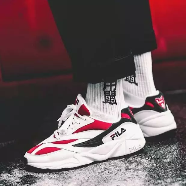 jenis sneakers ngetren istimewa