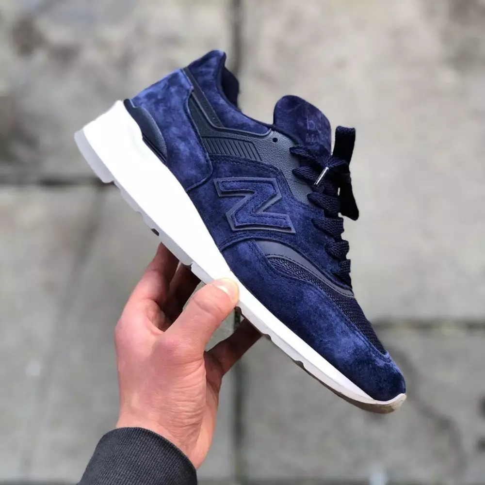 jenis sneakers ngetren istimewa