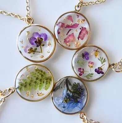 Kreasi bunga kering jadi 7 aksesori, bikin tampilanmu makin manis berbagai sumber