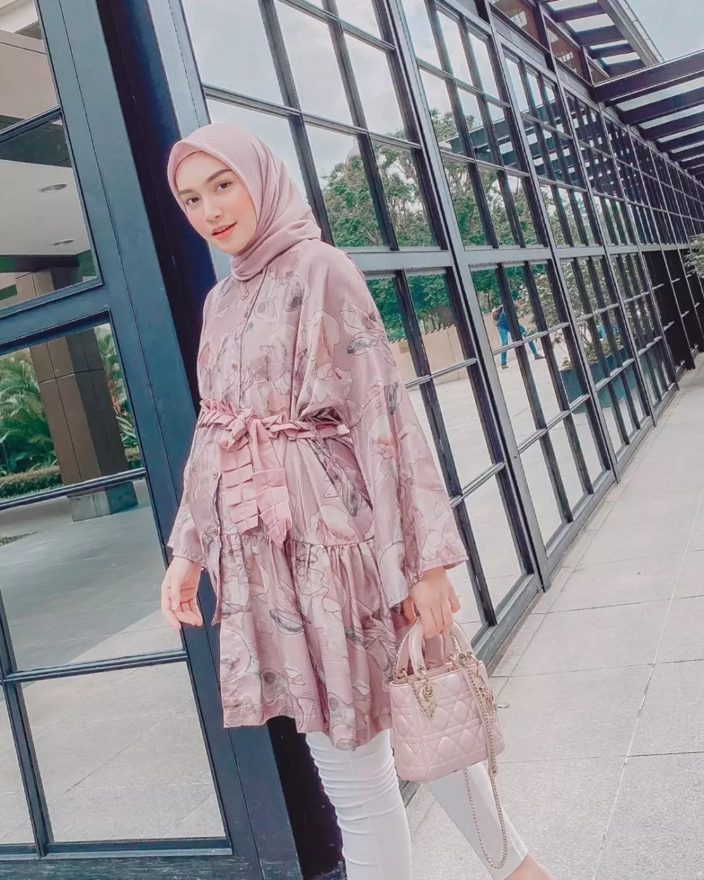 inspirasi hijab bernuansa pastel ala melody prima instagram