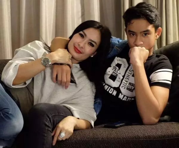 <img style= <img style=