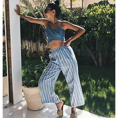 Padu padan celana bergaris © 2020 brilio.net Padu padan celana bergaris © 2020 brilio.net