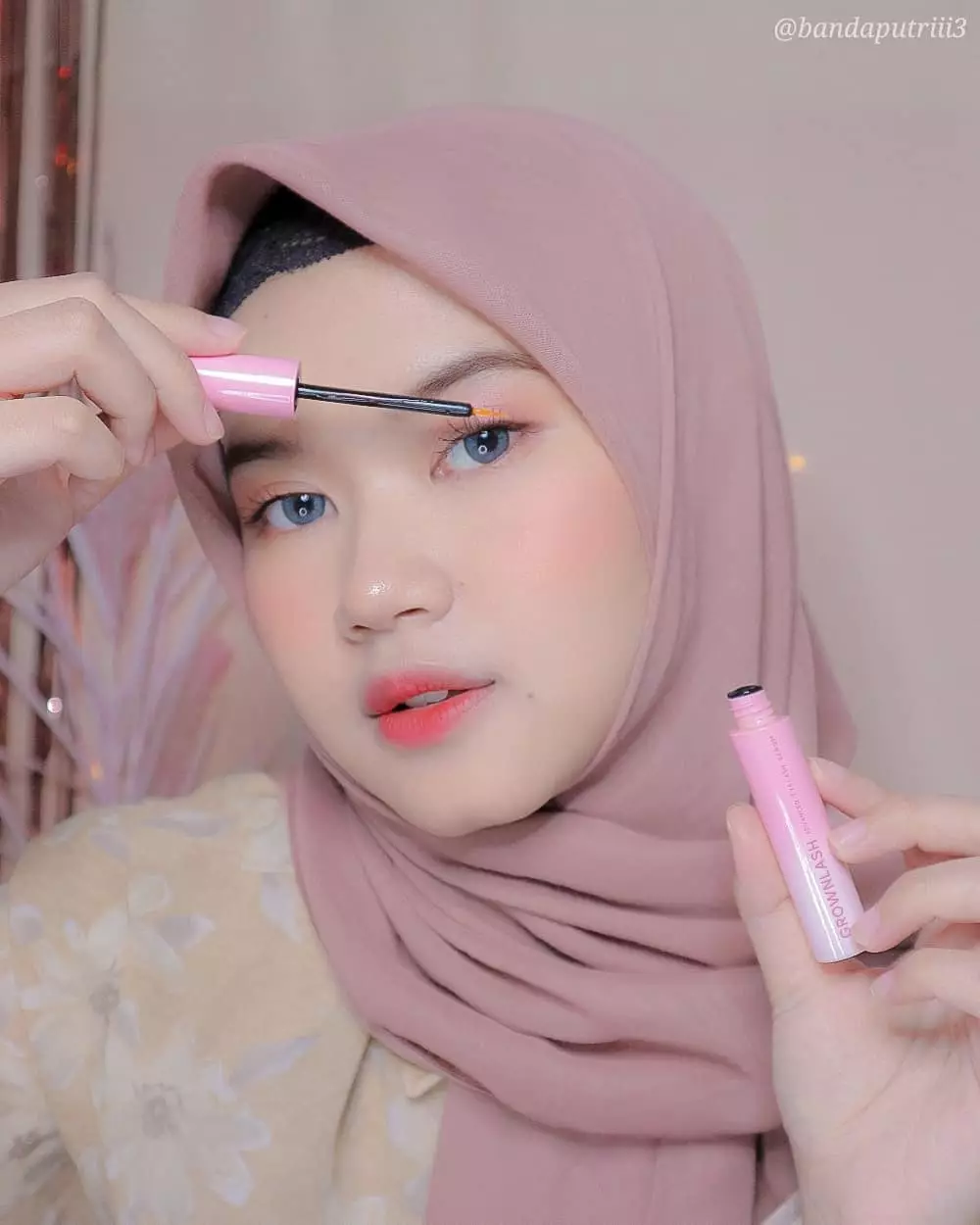 Langkah-langkah bersihkan maskara waterproof © 2020 brilio.net Langkah-langkah bersihkan maskara waterproof © 2020 brilio.net