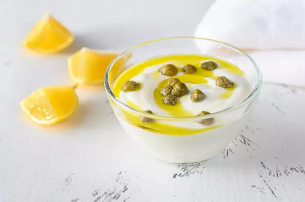 Membuat masker lemon © 2020 brilio.net