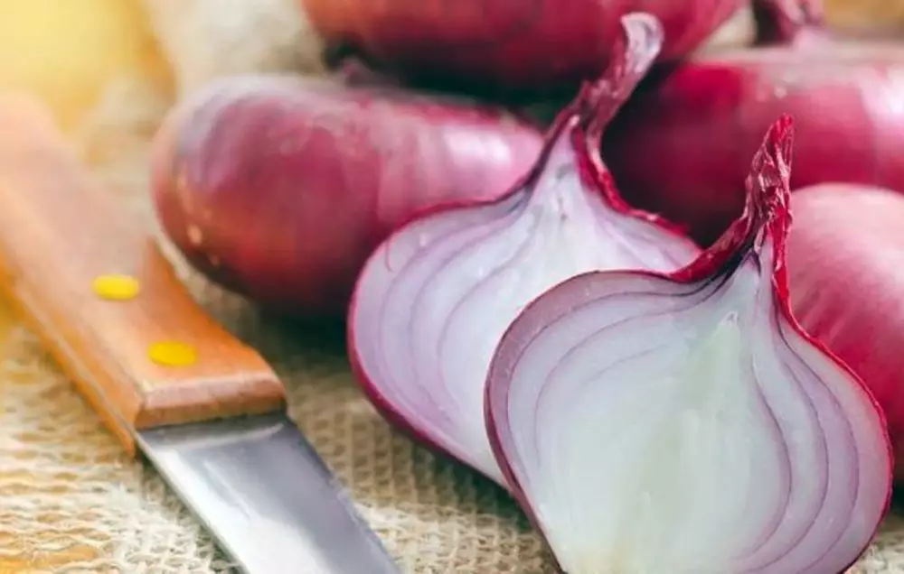 Tips mengatasi rambut rontok © 2020 brilio.net Tips mengatasi rambut rontok © 2020 brilio.net