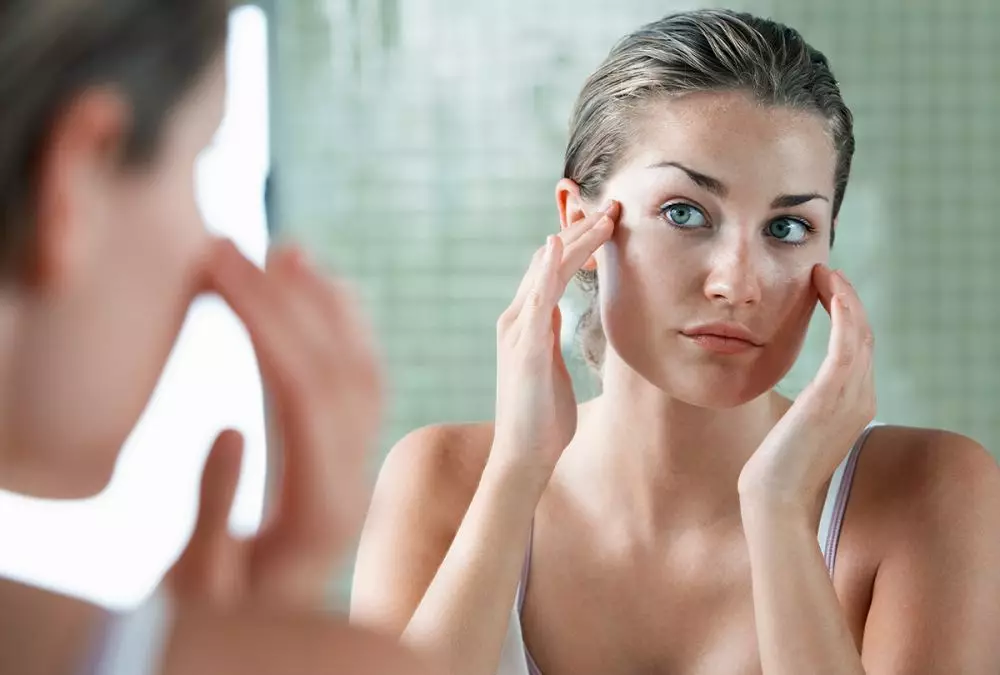 Tips memilih skincare © 2021 brilio.net Tips memilih skincare © 2021 brilio.net