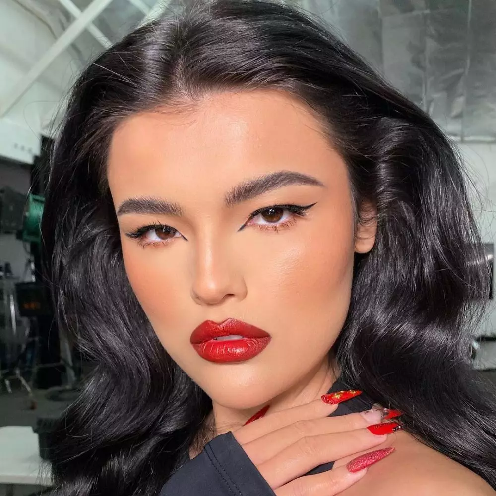 Tren makeup 2021 © 2021 brilio.net Tren makeup 2021 © 2021 brilio.net