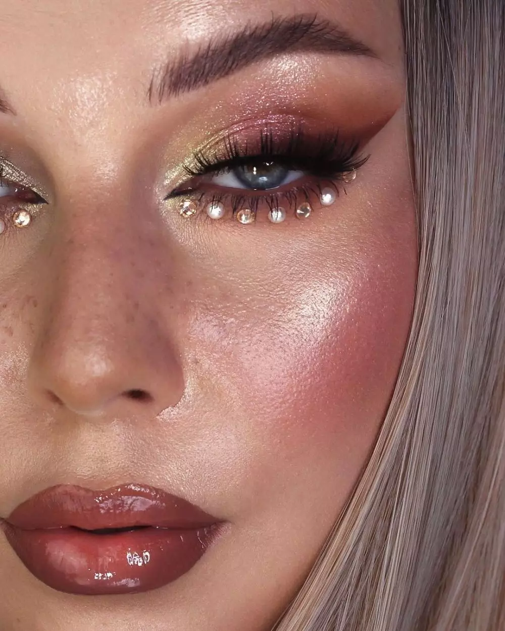 Tren makeup 2021 © 2021 brilio.net Tren makeup 2021 © 2021 brilio.net