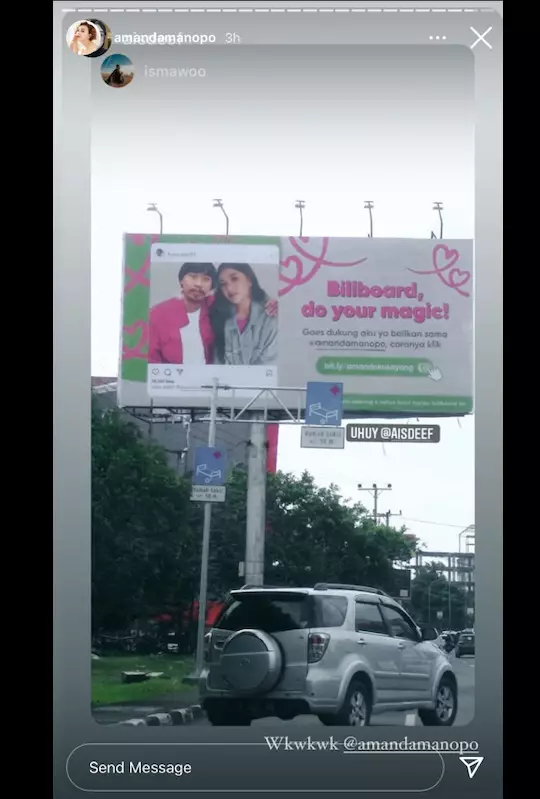 Amanda di baliho  © 2021 brilio.net