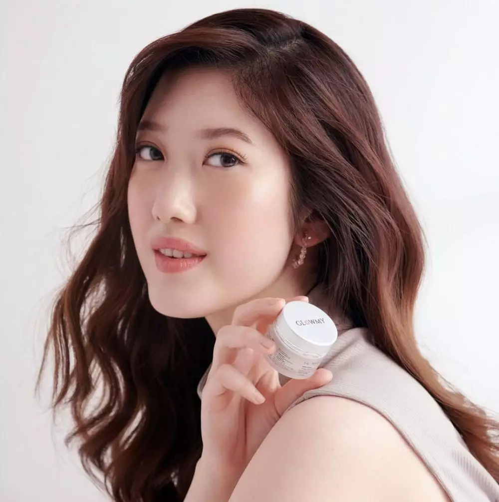 Glowmy © 2021 brilio.net