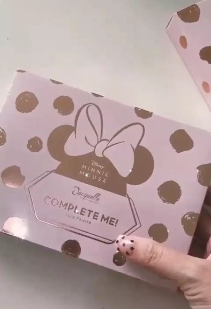 Brand lokal kolaborasi dengan Disney © 2021 brilio.net Brand lokal kolaborasi dengan Disney © 2021 brilio.net