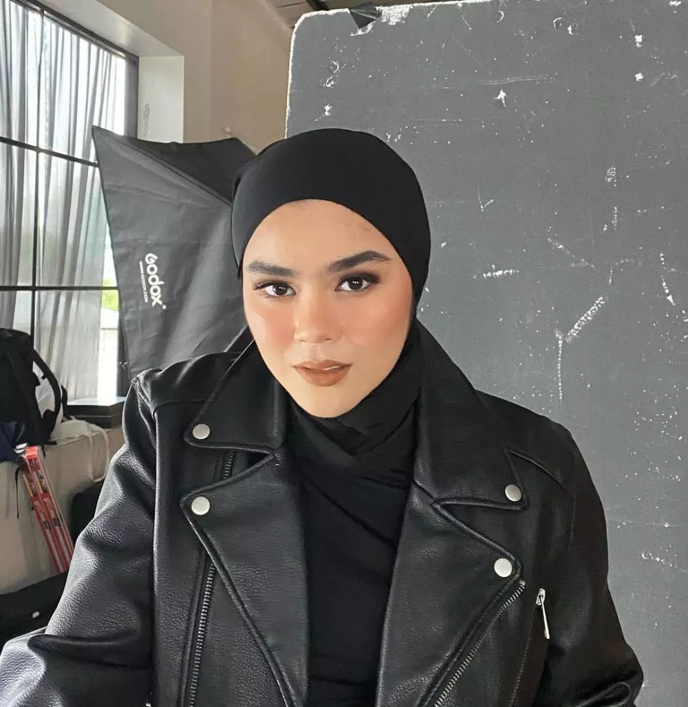 10 Gaya hijab hypebeast Sivia Azizah, mana favoritmu? berbagai sumber