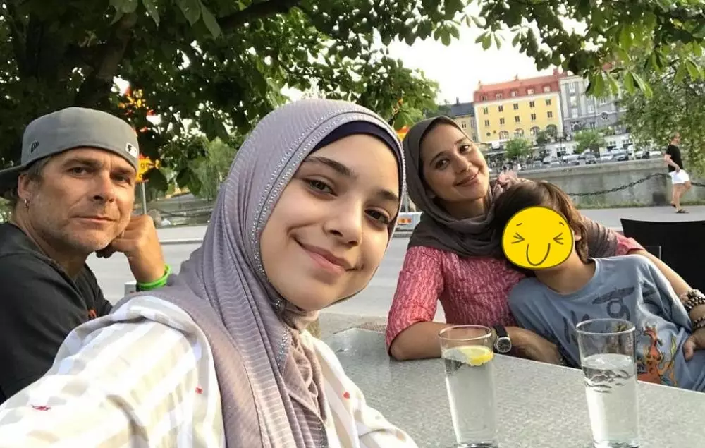 Ayu dan Isabel © Instagram