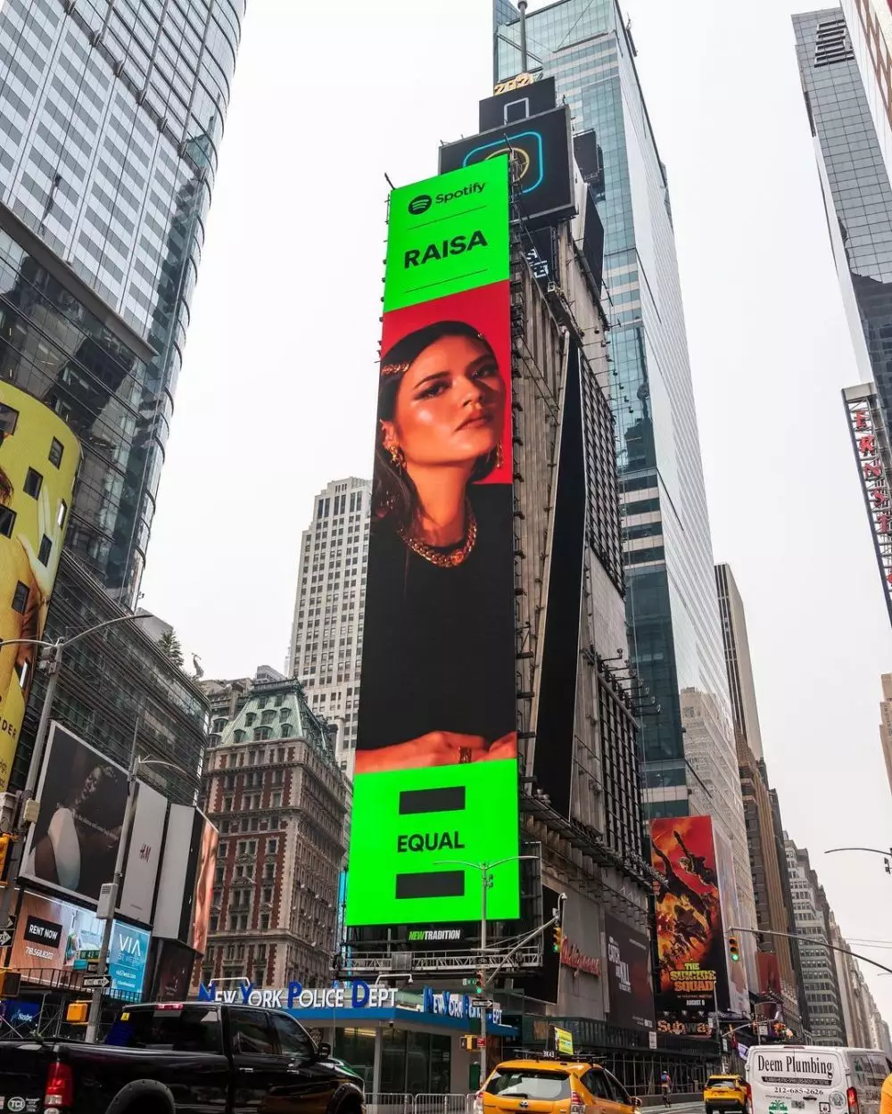 wajah raisa terpampang di times square new york © instagram