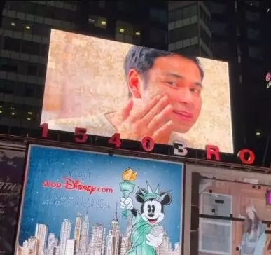 wajah Raffi dan Nagita tampil di Times Square New York © Instagram/@raffinagita1717 wajah Raffi dan Nagita tampil di Times Square New York © Instagram/@raffinagita1717