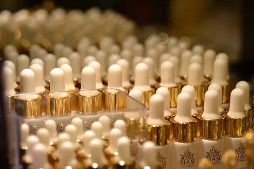 Tips menggunakan serum © 2021 brilio.net Tips menggunakan serum © 2021 brilio.net