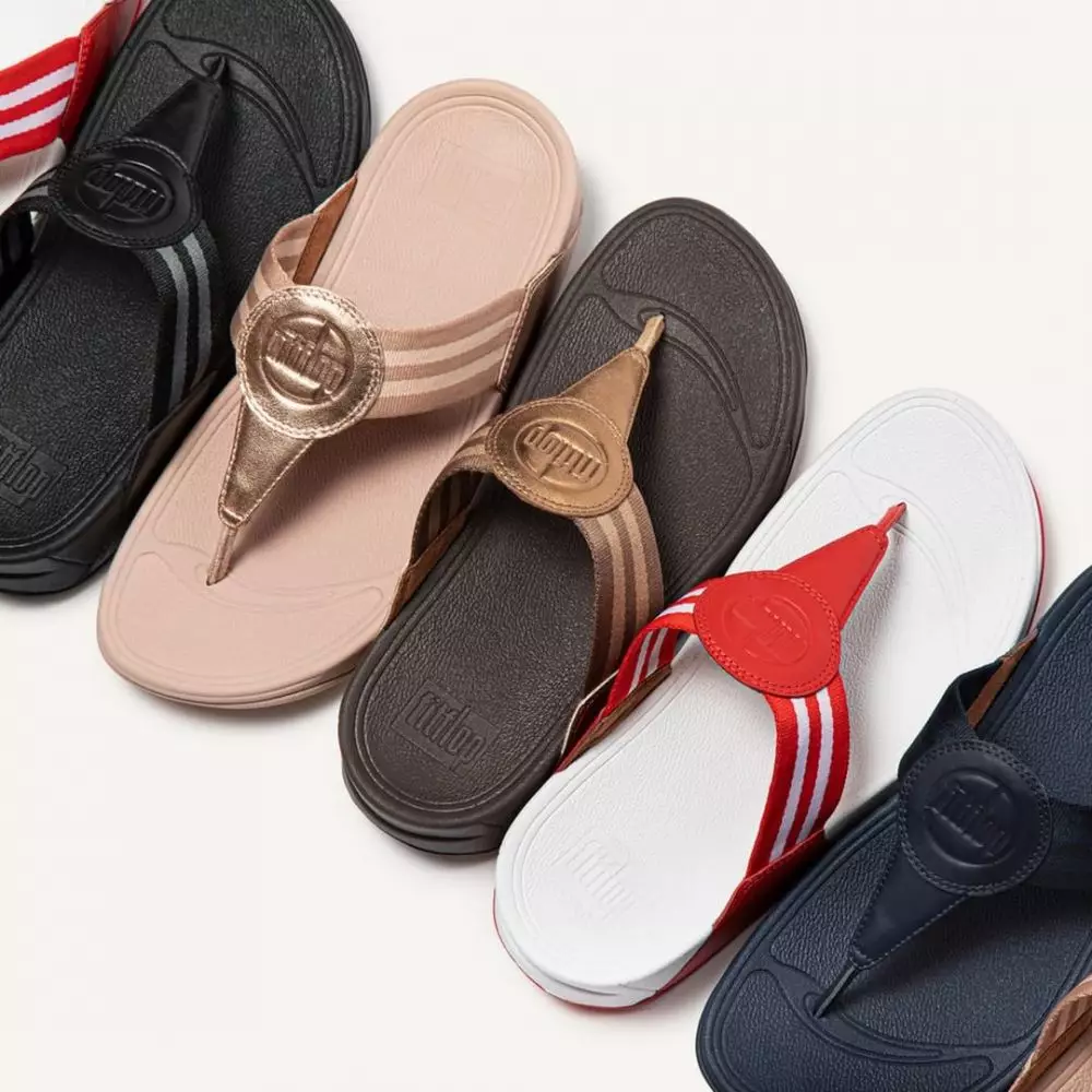 Tips memilih sandal untuk liburan © 2021 brilio.net Tips memilih sandal untuk liburan © 2021 brilio.net