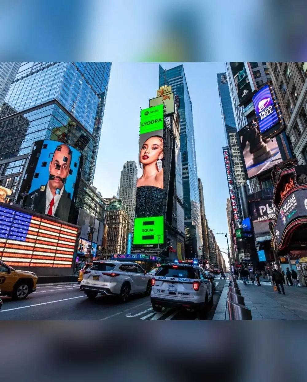 Wajahnya terpampang di Times Square New York © 2021 Instagram