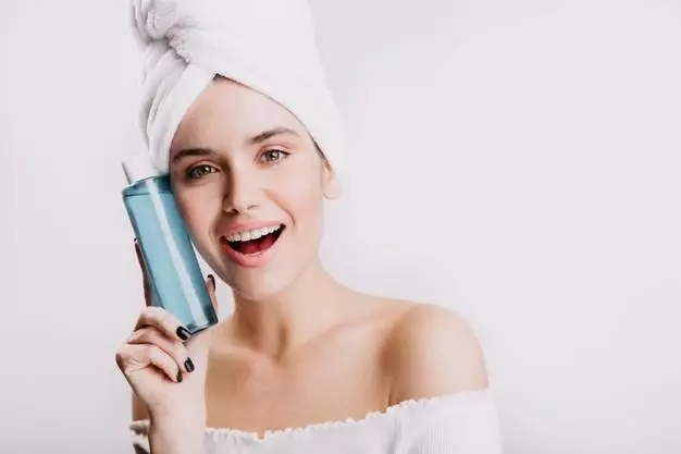 Cara menggunakan skincare freepik