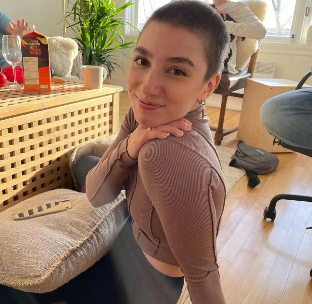 Model rambut pendek wanita berbagai sumber