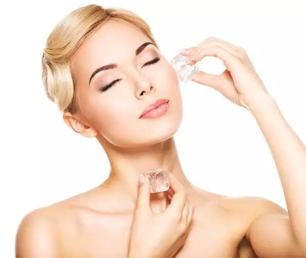 Manfaat es batu untuk wajah © 