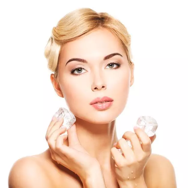 Manfaat es batu untuk wajah © 