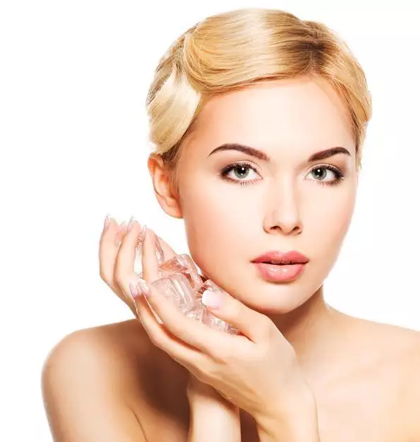 Manfaat es batu untuk wajah © 