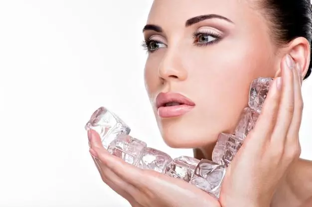 Manfaat es batu untuk wajah © 