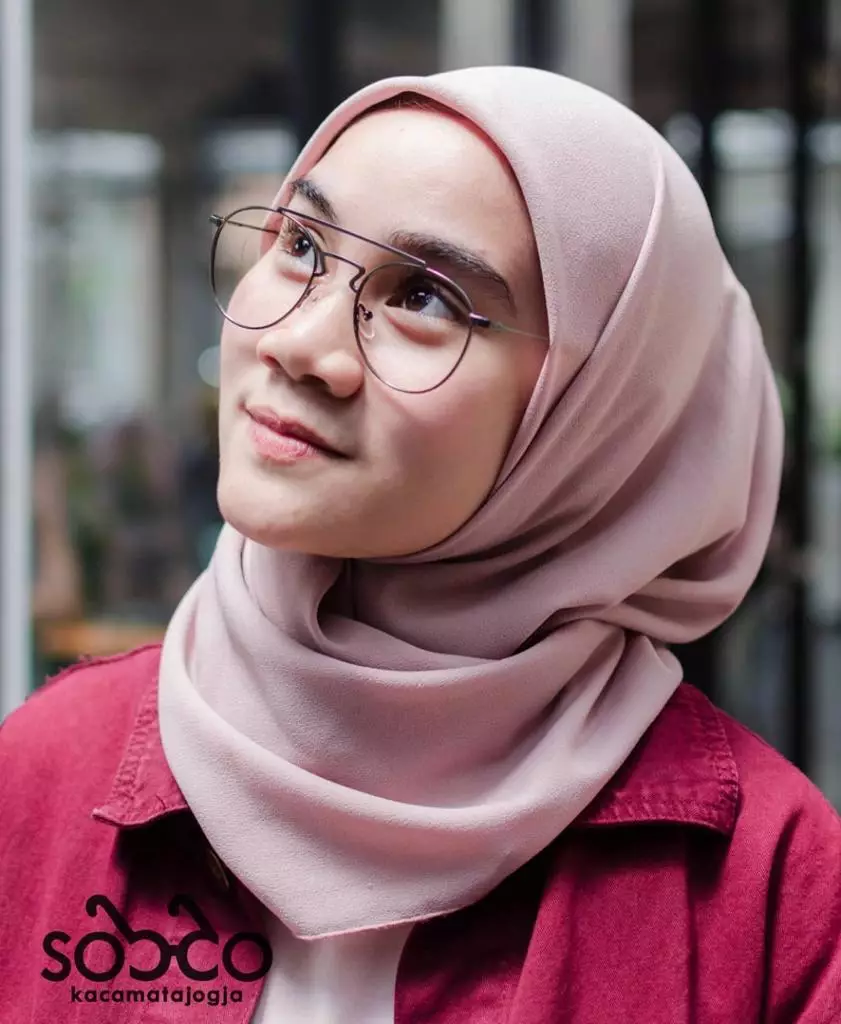 Rekomendasi kacamata untuk wajah bulat ©  Rekomendasi kacamata untuk wajah bulat ©