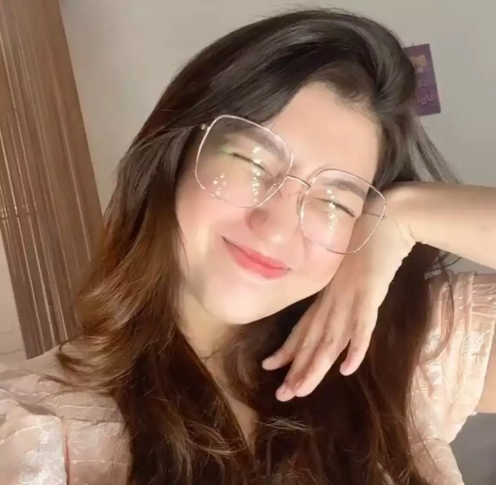 Rekomendasi kacamata untuk wajah bulat ©  Rekomendasi kacamata untuk wajah bulat ©