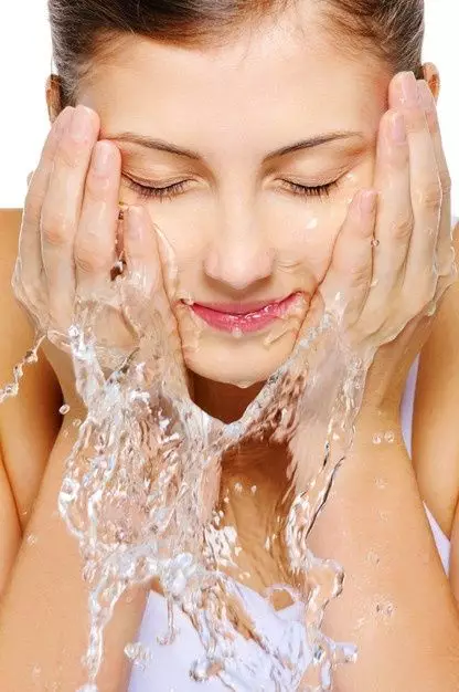 Skincare routine untuk kulit bruntusan ©  Skincare routine untuk kulit bruntusan ©