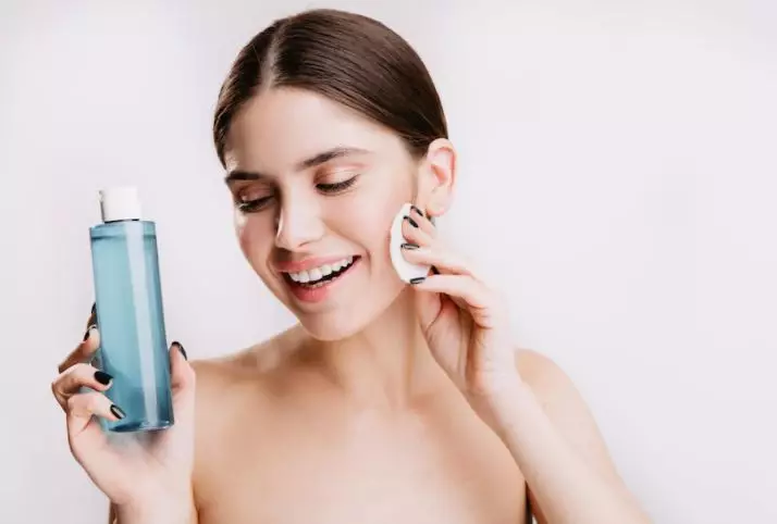 Perbedaan toner dan serum © 2022 berbagai sumber Perbedaan toner dan serum © 2022 berbagai sumber