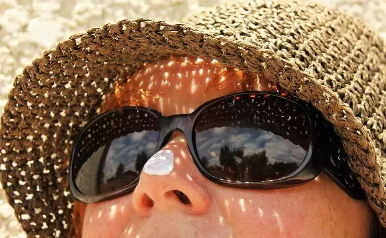 Manfaat sunscreen bagi wajah © 2022 brilio.net  Manfaat sunscreen bagi wajah © 2022 brilio.net