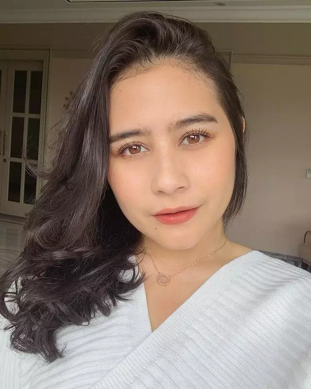 Rahasia wajah glowing Prilly Latuconsina Instagram Rahasia wajah glowing Prilly Latuconsina Instagram