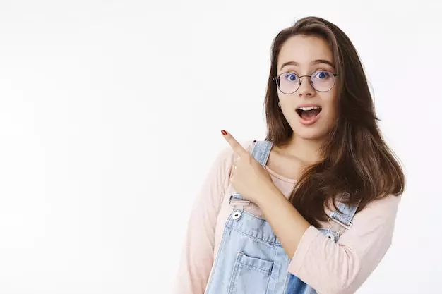 Tips memilih kacamata sesuai bentuk wajah ©