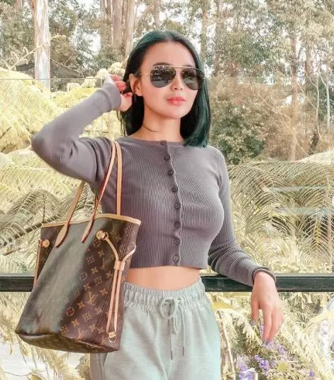 4 Tips wajah glowing alami Wika Salim, rutin perawatan holywood peel Instagram 4 Tips wajah glowing alami Wika Salim, rutin perawatan holywood peel Instagram