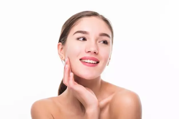 Manfaat air hangat untuk wajah ©