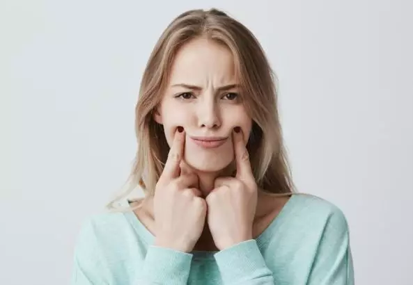 Cara mengatasi wajah tidak simetris freepik.com