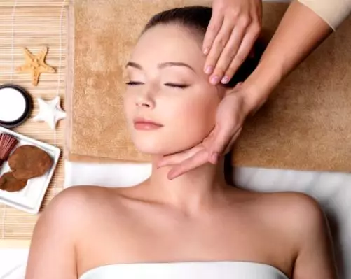 Cara mengatasi wajah tidak simetris freepik.com