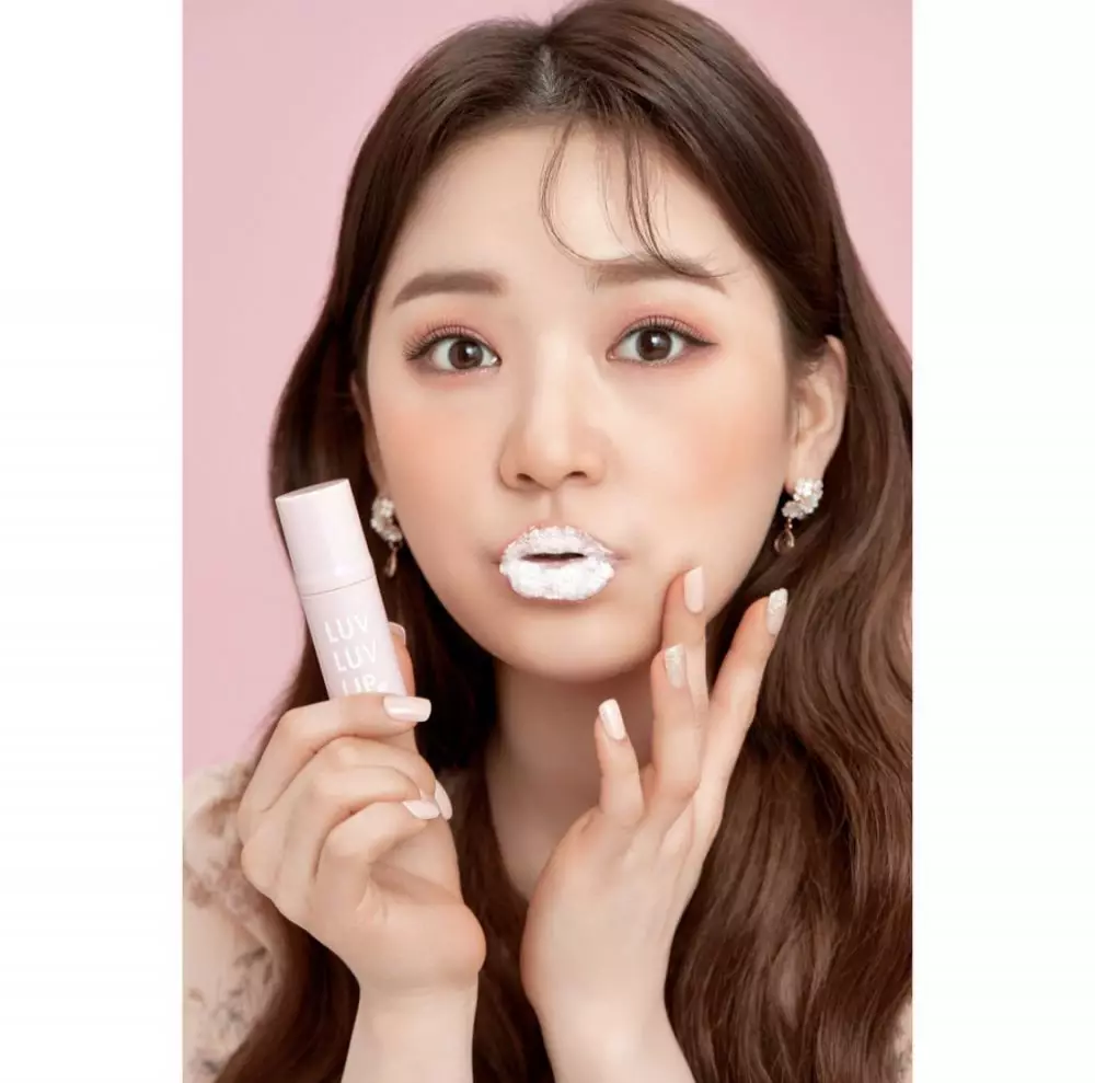 Rekomendasi scrub bibir ©  Rekomendasi scrub bibir ©