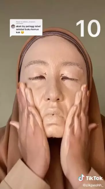 wanita makeup 10 lapis © TikTok wanita makeup 10 lapis © TikTok