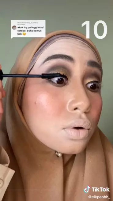 wanita makeup 10 lapis © TikTok wanita makeup 10 lapis © TikTok