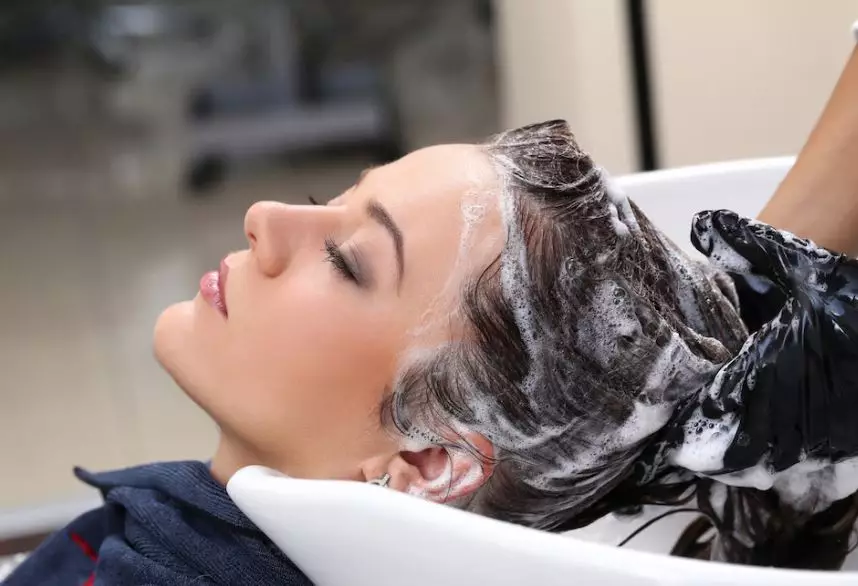 Cara merawat rambut berhijab agar tetap sehat freepik.com Cara merawat rambut berhijab agar tetap sehat freepik.com